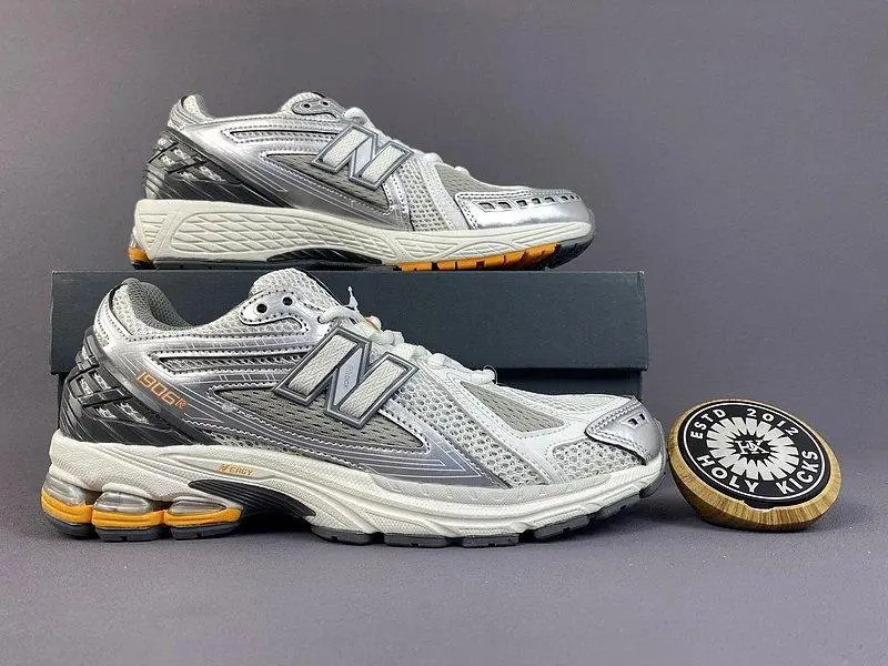 New Balance 1906R Sneakers